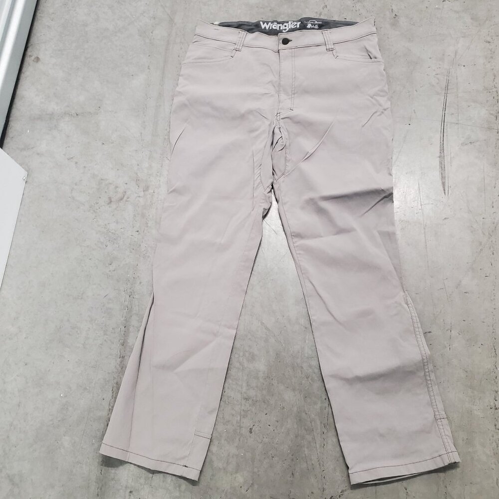 Wrangler Mens Outdoor Series Beige Size 36x32  Taper Leg Regular Fit Cargo Pant